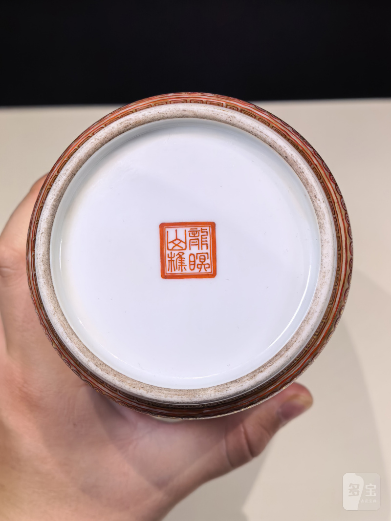 民国 矾红描金春夜宴桃李园灯笼瓶 - 图11